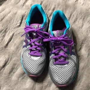 Brooks women’s GTS17